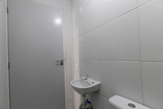 Banheiro de apartamento à venda com 2 quartos, 34m² em Fazenda da Juta, São Paulo