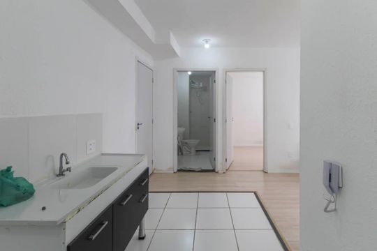 Sala/Cozinha de apartamento à venda com 2 quartos, 34m² em Fazenda da Juta, São Paulo