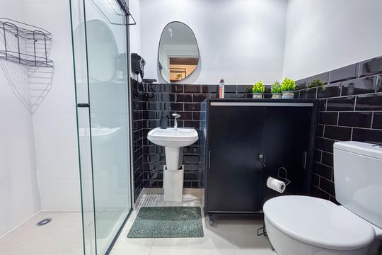 Banheiro social de kitnet/studio à venda com 1 quarto, 26m² em Cerqueira César, São Paulo