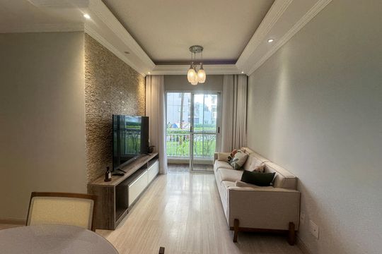 Sala de apartamento para alugar com 3 quartos, 68m² em Jardim Tupanci, Barueri