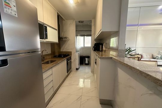 Cozinha de apartamento para alugar com 3 quartos, 68m² em Jardim Tupanci, Barueri