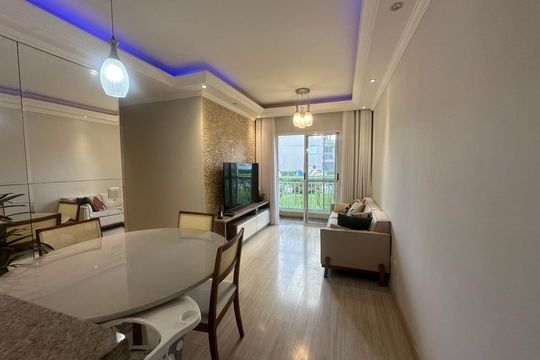 Apartamento para alugar com 3 quartos, 68m² em Jardim Tupanci, Barueri