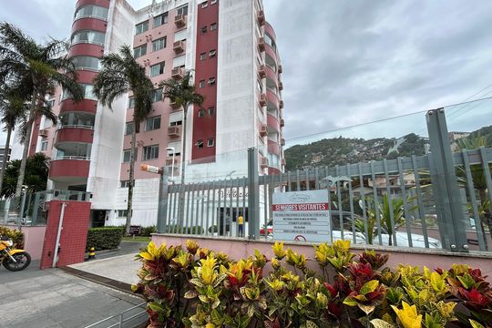 Fachada do Prédio de apartamento para alugar com 2 quartos, 82m² em Saco Grande, Florianópolis