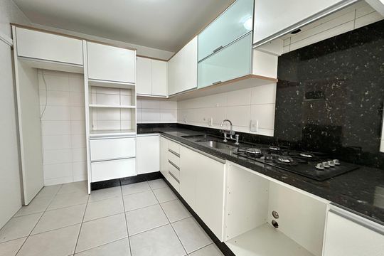 Cozinha  de apartamento para alugar com 2 quartos, 82m² em Saco Grande, Florianópolis