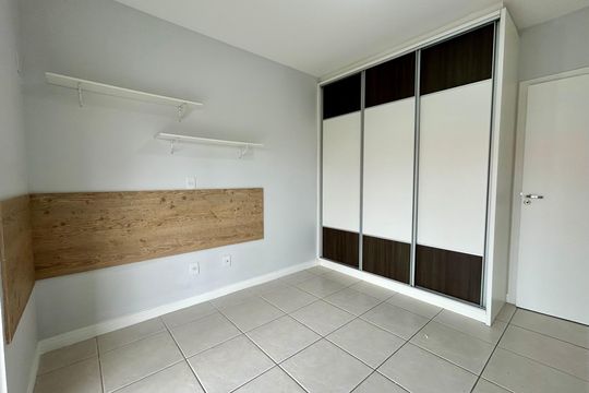 Quarto  de apartamento para alugar com 2 quartos, 82m² em Saco Grande, Florianópolis