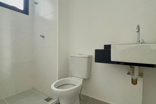 Banheiro de kitnet/studio à venda com 1 quarto, 25m² em Pinheiros, São Paulo
