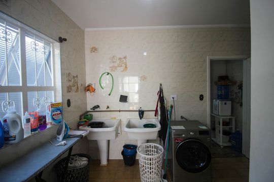Área de Serviço de casa para alugar com 3 quartos, 360m² em Jardim Santa Rosália, Sorocaba
