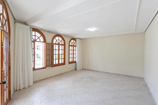 Casa à venda com 4 quartos, 420m² em Castelo, Belo Horizonte