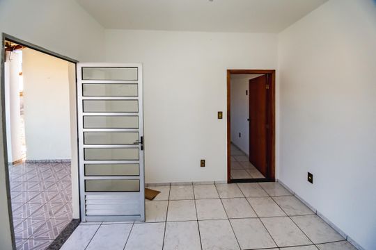 Casa à venda com 5 quartos, 276m² em Santa Monica, Belo Horizonte