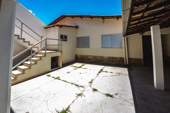 Casa à venda com 5 quartos, 276m² em Santa Monica, Belo Horizonte