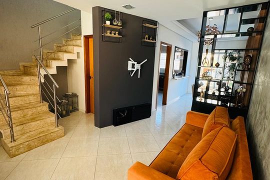 Sala de casa à venda com 3 quartos, 240m² em Jardim Itu, Porto Alegre