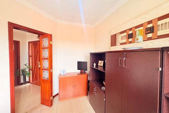 Escritório de casa de condomínio à venda com 5 quartos, 500m² em Jardim Tarumã, Jundiaí