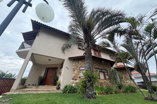 Fachada de casa de condomínio à venda com 5 quartos, 500m² em Jardim Tarumã, Jundiaí
