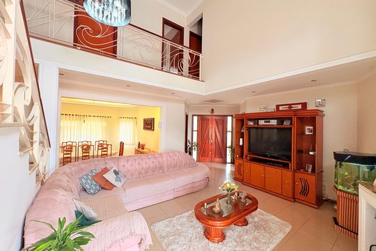 Sala de casa de condomínio à venda com 5 quartos, 500m² em Jardim Tarumã, Jundiaí