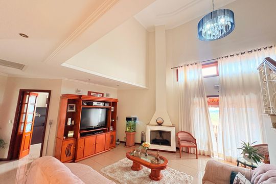 Sala de casa de condomínio à venda com 5 quartos, 500m² em Jardim Tarumã, Jundiaí