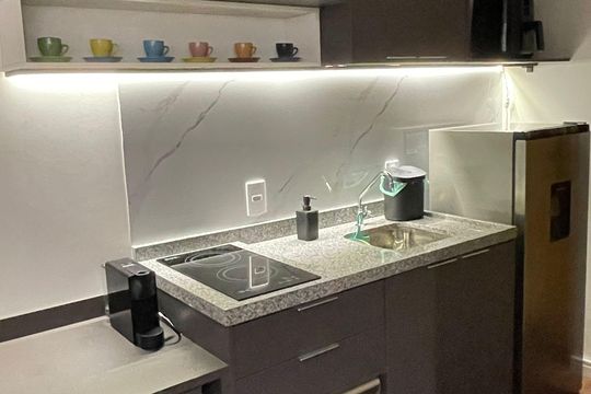 Cozinha de kitnet/studio à venda com 1 quarto, 27m² em Cerqueira César, São Paulo