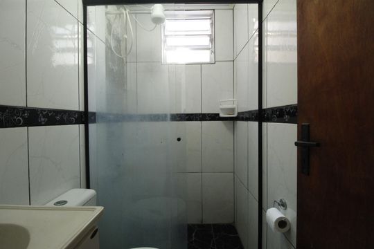 Banheiro de apartamento para alugar com 2 quartos, 45m² em Rubem Berta, Porto Alegre
