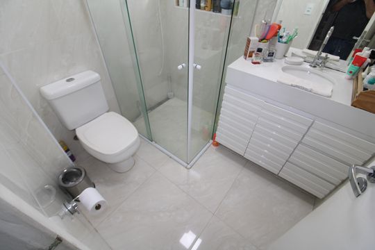 Banheiro de apartamento à venda com 2 quartos, 57m² em Parada Inglesa, São Paulo