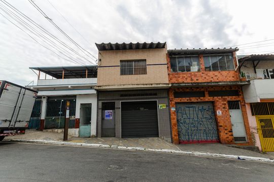 Fachada de casa para alugar com 6 quartos, 334m² em Jardim Peri, São Paulo