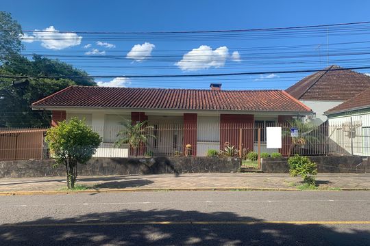 FACHADA de casa para alugar com 4 quartos, 240m² em Hamburgo Velho, Novo Hamburgo