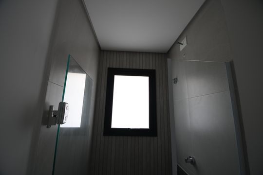 Banheiro de kitnet/studio para alugar com 1 quarto, 43m² em Centro, Campinas