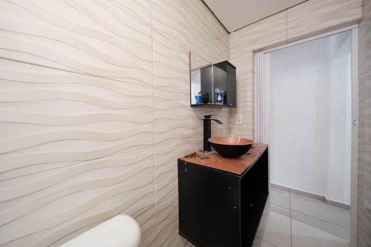 Banheiro 1 de casa à venda com 4 quartos, 96m² em Jardim Arizona, São Paulo