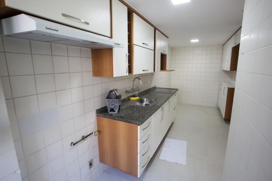 Cozinha de apartamento para alugar com 3 quartos, 180m² em Freguesia (jacarepaguá), Rio de Janeiro