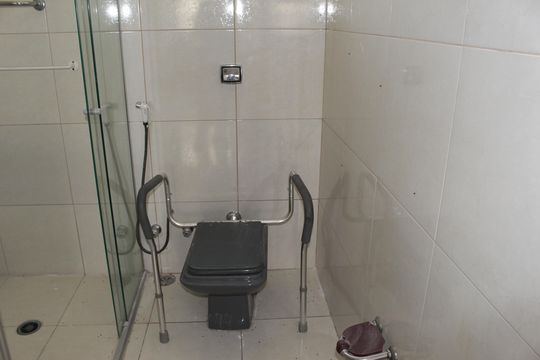 Banheiro da Suíte de apartamento para alugar com 2 quartos, 143m² em Vila Buarque, São Paulo