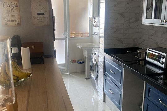 Cozinha e área de serviço de apartamento à venda com 2 quartos, 81m² em Bethaville I, Barueri