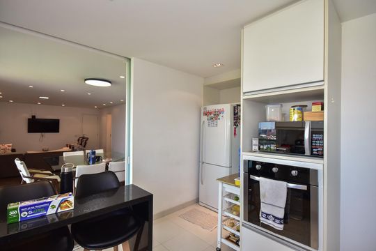 Cozinha de apartamento à venda com 3 quartos, 141m² em Jardim Monte Kemel, São Paulo