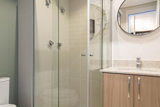 Banheiro de kitnet/studio para alugar com 1 quarto, 26m² em Planalto Paulista, São Paulo