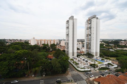 Sala - Vista de apartamento à venda com 3 quartos, 120m² em Taquaral, Campinas
