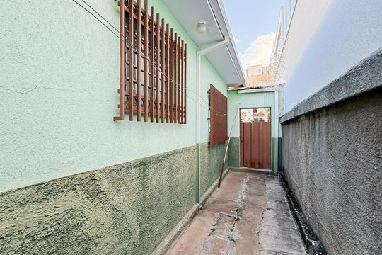 Área externa de casa à venda com 3 quartos, 400m² em Sagrada Família, Belo Horizonte