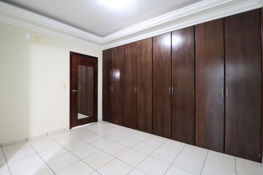 Suíte 1 de casa para alugar com 4 quartos, 219m² em Vigilato Pereira, Uberlândia