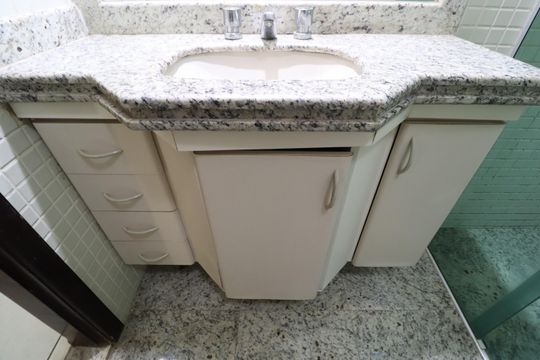 Banheiro da Suíte 1 de casa para alugar com 4 quartos, 219m² em Vigilato Pereira, Uberlândia
