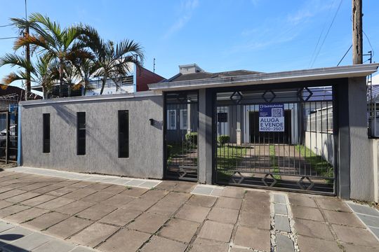 Fachada de casa à venda com 4 quartos, 180m² em Marechal Rondon, Canoas
