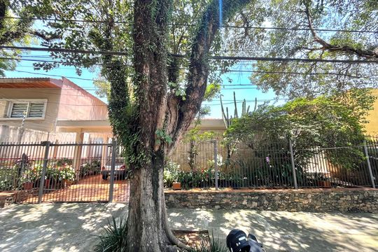 Fachada de casa à venda com 5 quartos, 600m² em Planalto Paulista, São Paulo