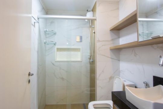 Banheiro Social de apartamento para alugar com 2 quartos, 49m² em  Taguatinga Sul, Brasília