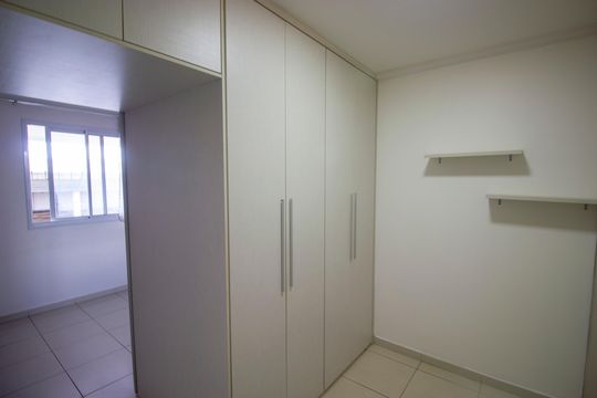 Quarto de apartamento para alugar com 2 quartos, 49m² em  Taguatinga Sul, Brasília