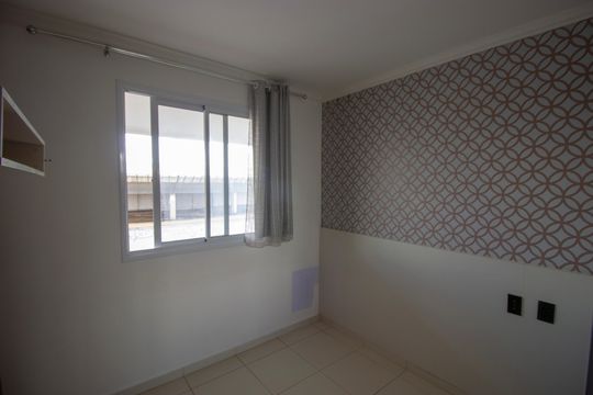 Quarto de apartamento para alugar com 2 quartos, 49m² em  Taguatinga Sul, Brasília