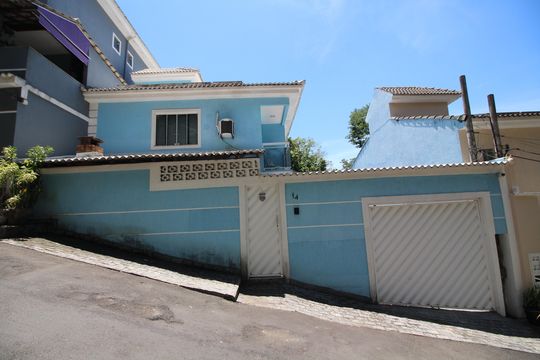 Fachada de casa de condomínio à venda com 3 quartos, 110m² em Jacarepaguá, Rio de Janeiro