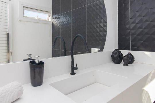 Lavabo externo de casa de condomínio à venda com 3 quartos, 309m² em Vila Nova, Porto Alegre