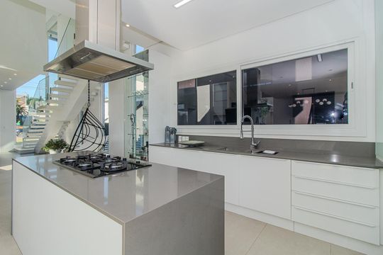 Cozinha e Área de Serviço de casa de condomínio à venda com 3 quartos, 309m² em Vila Nova, Porto Alegre
