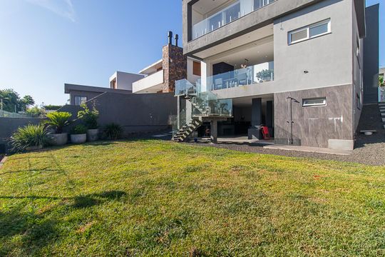 Quintal de casa de condomínio à venda com 3 quartos, 309m² em Vila Nova, Porto Alegre