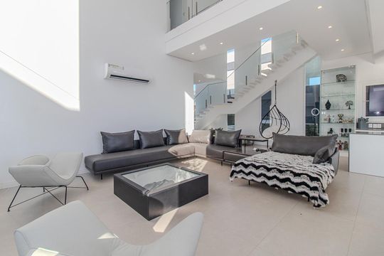 Sala de casa de condomínio à venda com 3 quartos, 309m² em Vila Nova, Porto Alegre