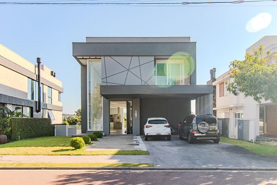 Fachada de casa de condomínio à venda com 3 quartos, 309m² em Vila Nova, Porto Alegre