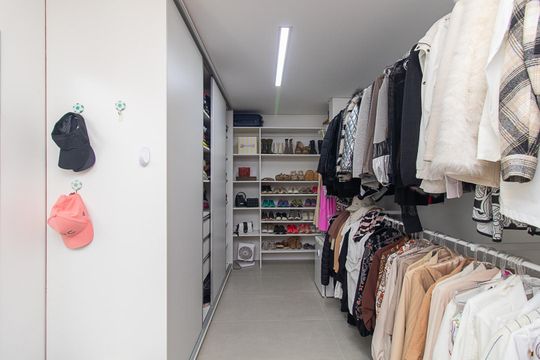 Quarto 2 - Suíte de casa de condomínio à venda com 3 quartos, 309m² em Vila Nova, Porto Alegre