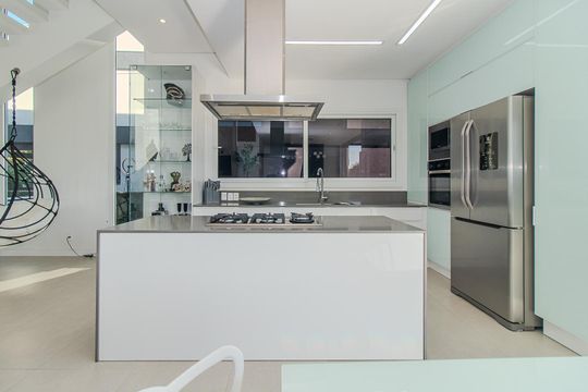Cozinha e Área de Serviço de casa de condomínio à venda com 3 quartos, 309m² em Vila Nova, Porto Alegre