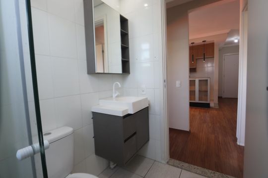 Banheiro de apartamento à venda com 2 quartos, 49m² em Vila Metalúrgica, São Paulo