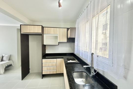 Cozinha de apartamento à venda com 2 quartos, 50m² em Scharlau, São Leopoldo